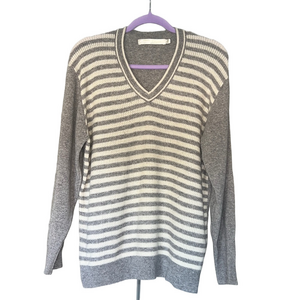 Jaccos Cashmere Gray/Cream Long Sleeve V Neck Sweater. Size Medium.